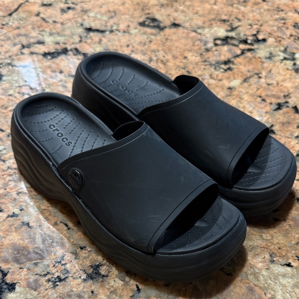CROCS Black Platform Skyline Slide Sandals size 6